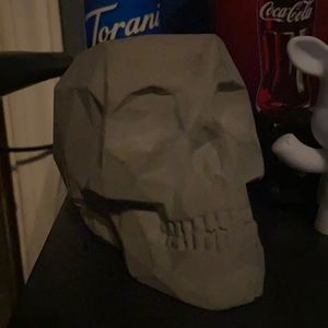 Gray skull decor, in perfect condition.